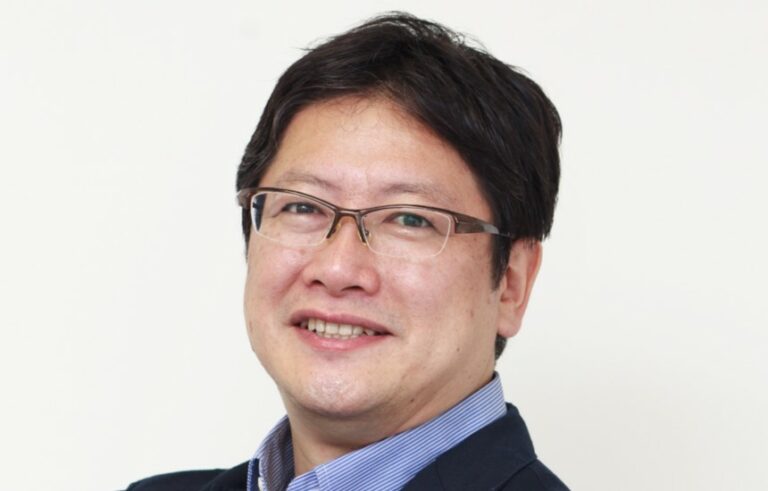 新津研一