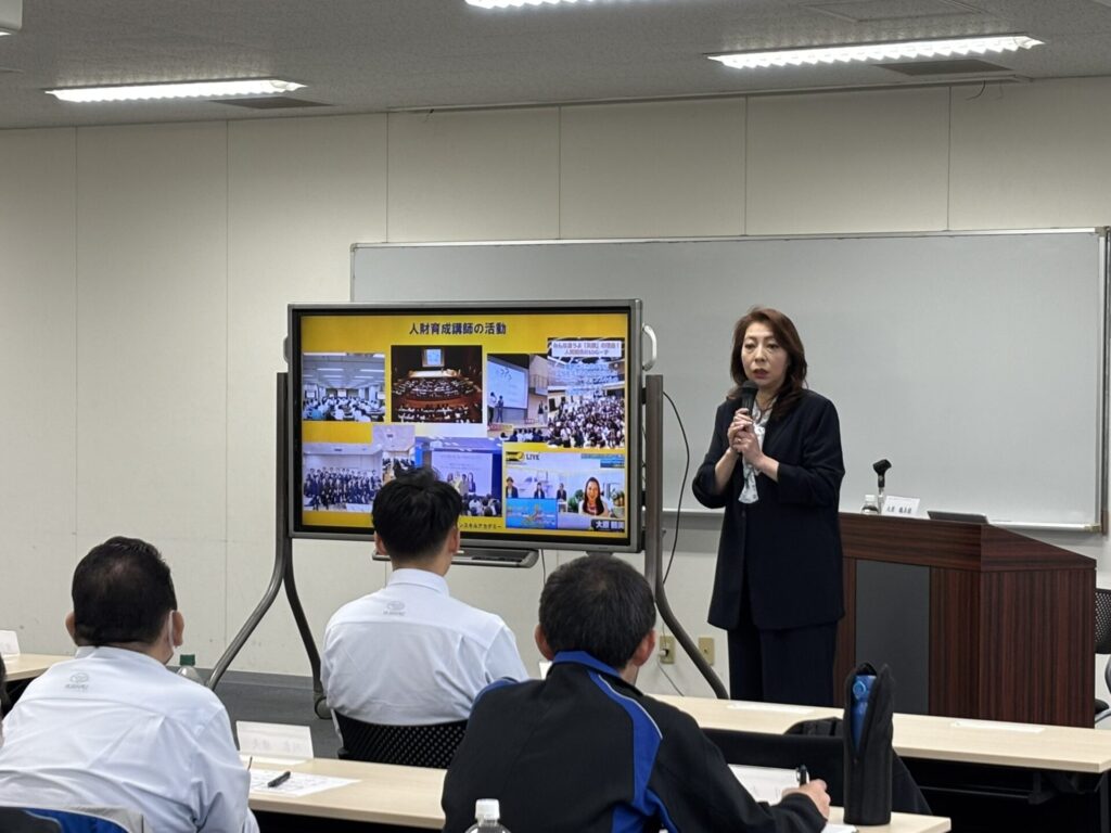 コミュニケーションスキルを学ぶよしもと式研修風景2